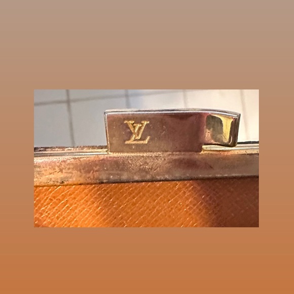 AUTHENTIC Louis Vuitton Kiss Lock Monogram Wallet - Picture 12 of 12